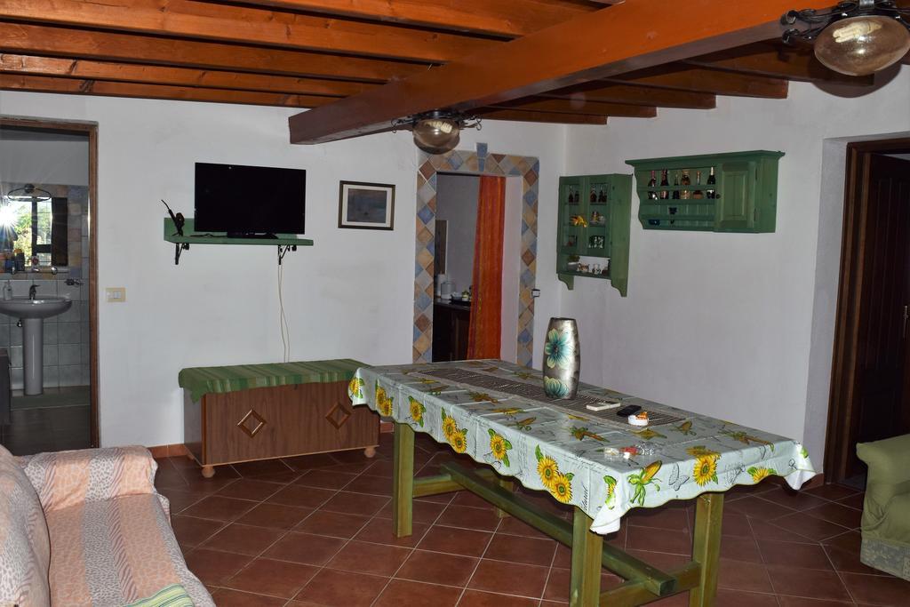 La Ginestra Guest House Orosei Bagian luar foto