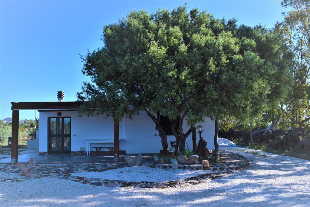 La Ginestra Guest House Orosei Bagian luar foto